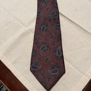 Royal Knight Elegant Paisley Silk Tie - Burgundy and Navy previously worn